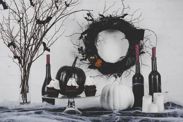 Cupcakes halloween e decorações — Fotografia de Stock