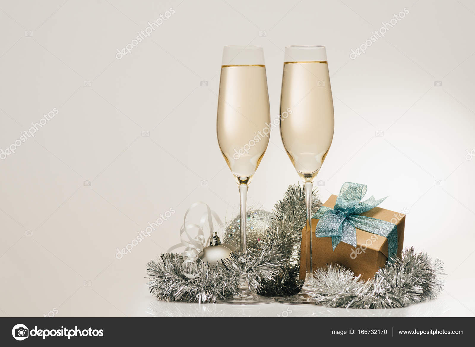 Gift and glasses of champagne Stock Photo by ©VadimVasenin 166732170