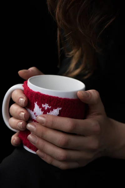 Coppa in mani femminili — Foto stock gratuita