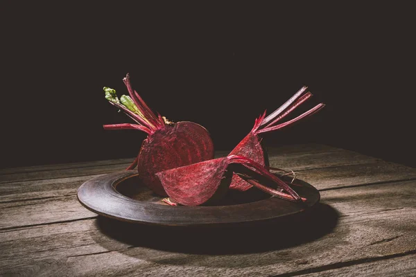 Ripe beet on plate — Stock Photo, Image