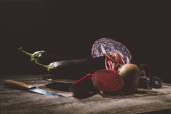 Verduras maduras en la mesa — Foto de Stock