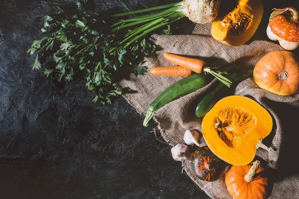 Стиглі овочі на вереску — стокове фото