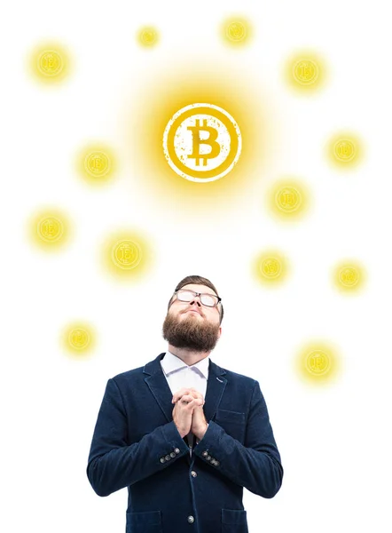 Homem de negócios com símbolo bitcoin — Fotografia de Stock
