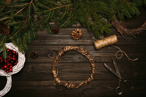 Wreath with fir and twine — Stock Photo, Image