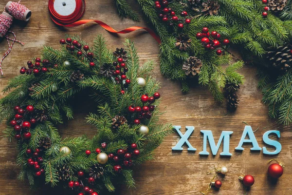 Xmas işareti ile Noel çelenk