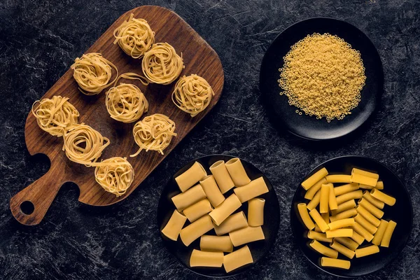 Olika rå pasta — Stockfoto