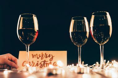 Kadehlerin ve Noel süsleri