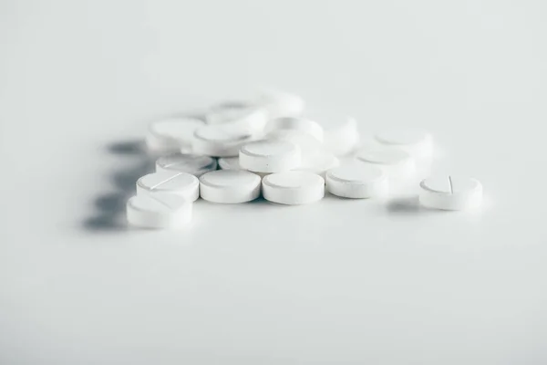 Round white tablets — Stock Photo, Image