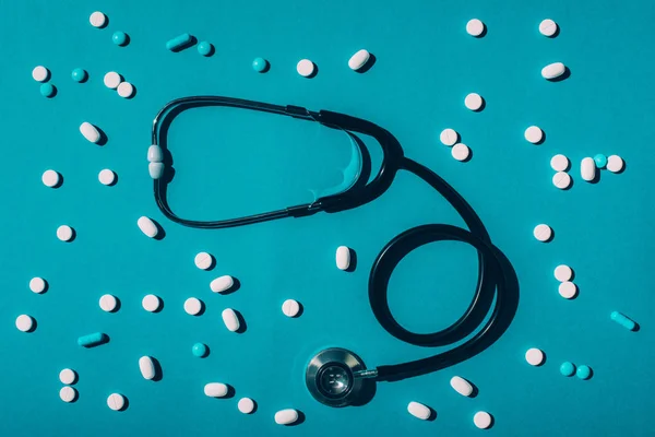 Capsules, tablets and stethoscope — Stock Photo, Image