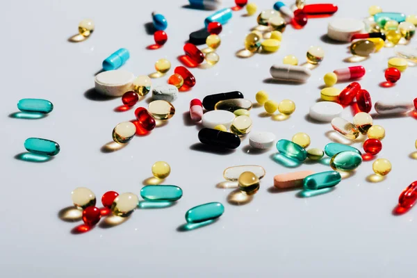 Varias píldoras coloridas —  Fotos de Stock