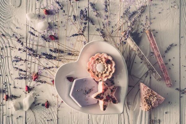 Plate with handmade pieces of soap for aromatherapy — Stock Photo, Image