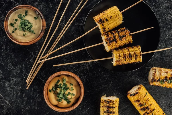 Grilled corn pierced with sticks — Stock Photo, Image