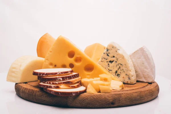 Farklı peynir türleri. — Stok fotoğraf