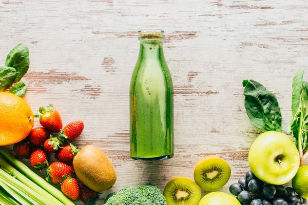 Detox drink and organic food — Stock Photo, Image