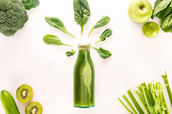 Bebida de desintoxicação e alimentos orgânicos — Fotografia de Stock