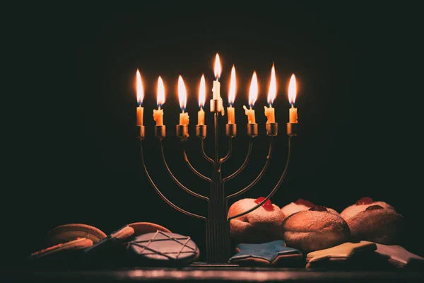 Традиційна єврейська менора для святкування ханукки — стокове фото