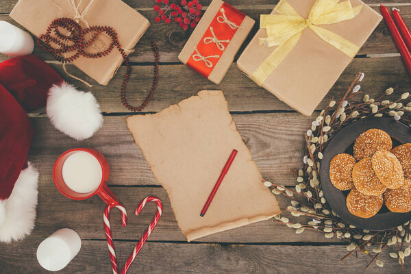 papyrus and christmas presents