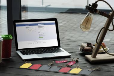 Web sitesi facebook ile dizüstü bilgisayar