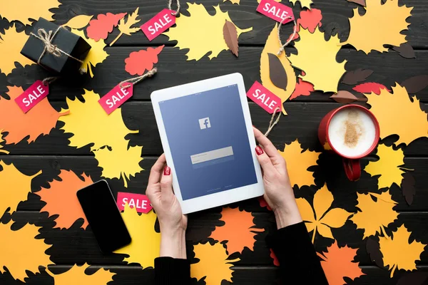 Digital tablet with facebook website — Stock Photo, Image