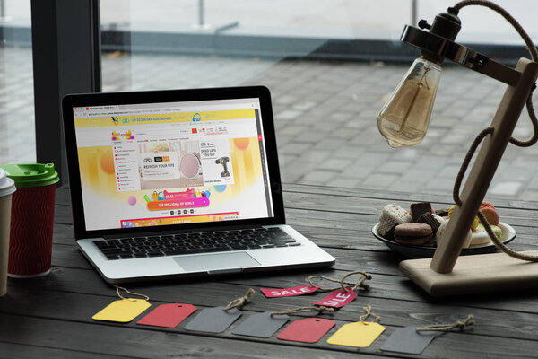 laptop with aliexpress website