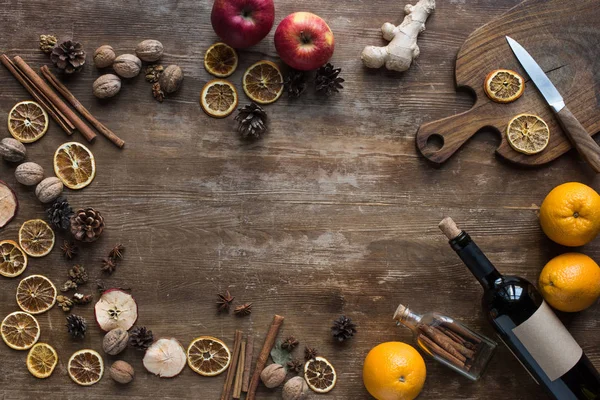 Zutaten für hausgemachten Glühwein — Stockfoto