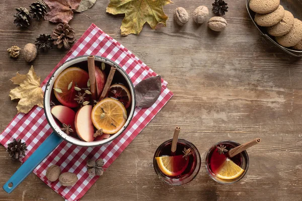 Water dipper with mulled wine — Stock Photo, Image