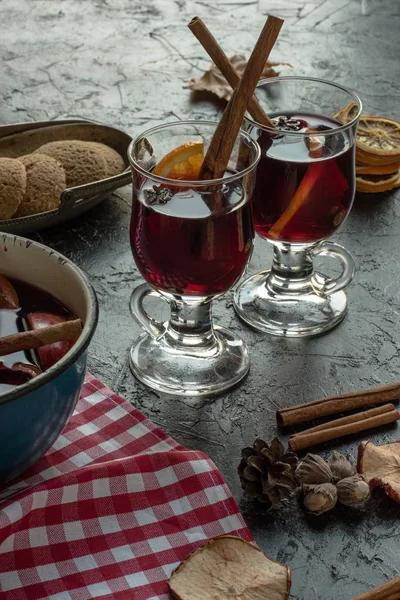 Two glasses of mulled wine — Stock Photo, Image