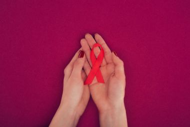 piros aids-szalag