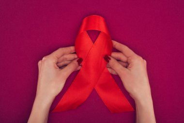 büyük kırmızı AIDS şerit