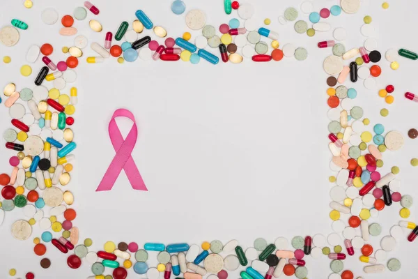 Breast Cancer Ribbon and pills — Stock Photo, Image