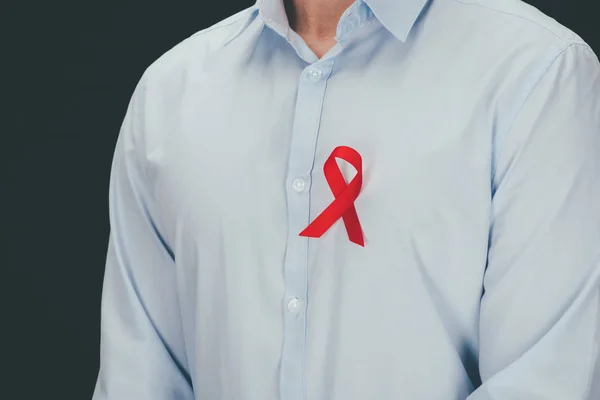 Hombre con cinta de sida — Foto de stock gratis