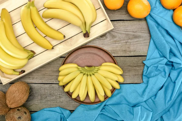 Bananas, oranges and coconuts — Stock Photo, Image