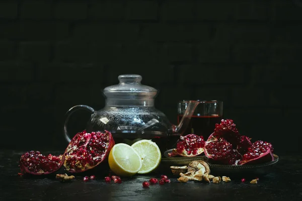 Teapot and glass with pomegranate juice — Stock Photo, Image