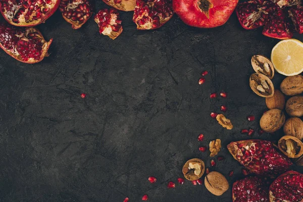 Pomegranates with walnuts and lemons — Stock Photo, Image