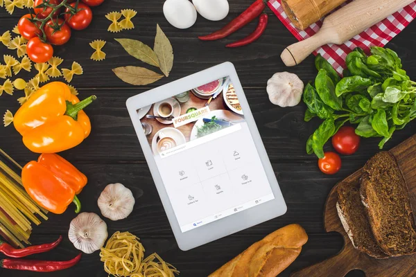 Digital tablet and fresh ingredients — Stock Photo, Image