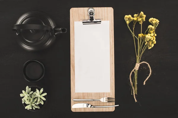 纸板和茶具 — 图库照片