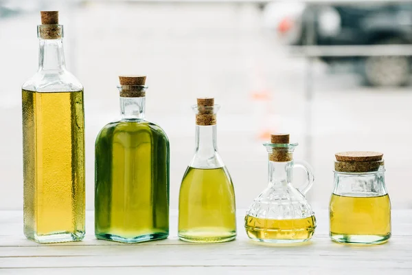 Butelki oliwa z oliwek — Zdjęcie stockowe