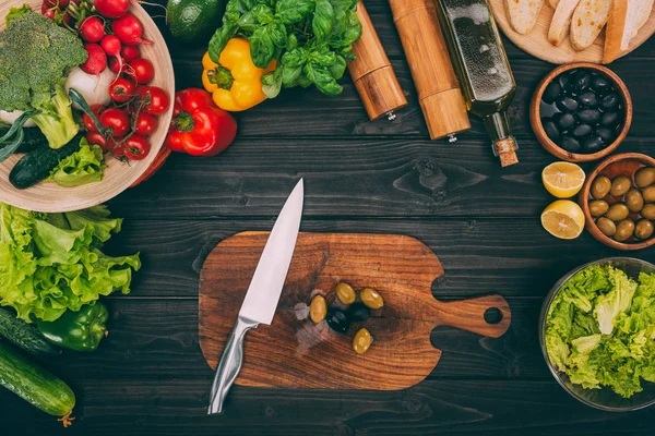 Chopping board with vegetables — Stock Photo, Image