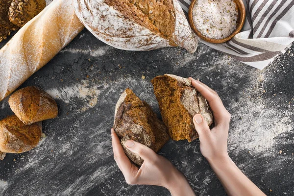 Hands with homemade bread — Stock Photo, Image