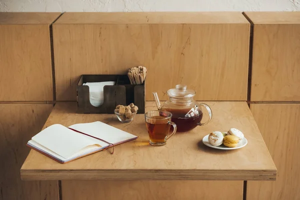 Tea set and macarons — Free Stock Photo