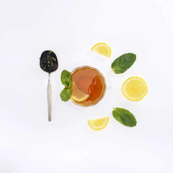 Tea with mint and lemon — Stock Photo, Image