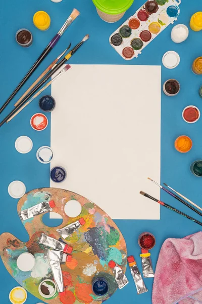 Empty sheet of paper and brushes with paints — Stock Photo, Image