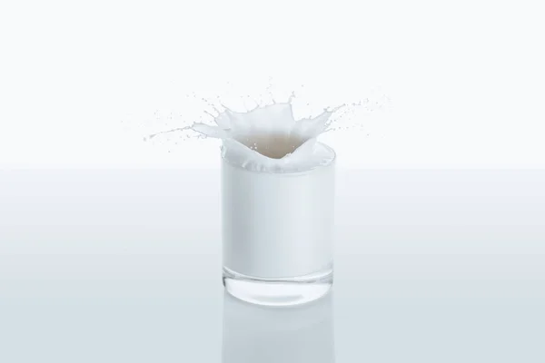 ミルクのスプラッシュ — ストック写真