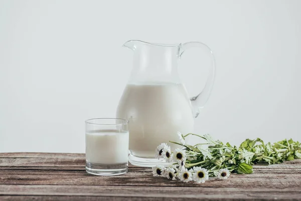 Milk in jug and glass — Stock Photo, Image