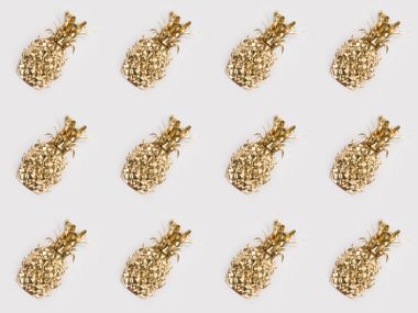 tam çerçeve gri izole düzenlenen altın ananas
