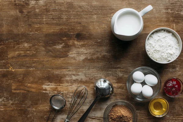 Vue Dessus Des Ingrédients Frais Pour Pâtisserie Les Ustensiles Sur — Photo