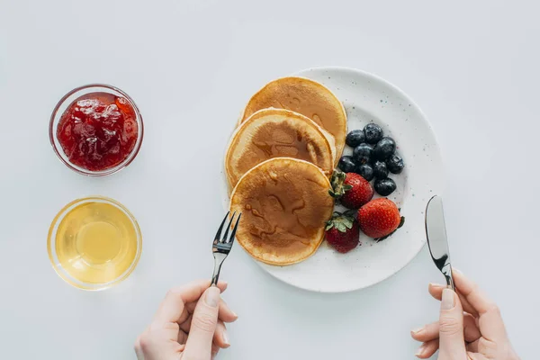Cropped Shot Woman Eating Pancakes Berries White Table — Stock Photo, Image