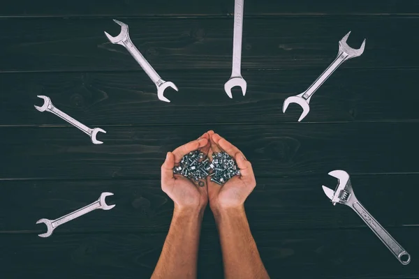 Cropped Shot Male Hands Holding Carpentry Equipment Wrenches Wooden Tabletop — Free Stock Photo