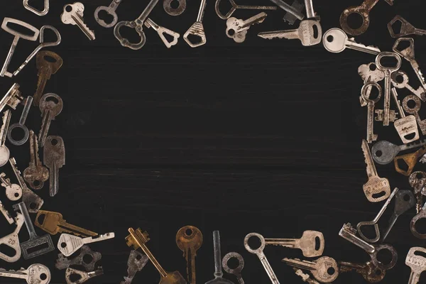 Вид Рамы Винтажных Ключей Черном Столе — стоковое фото