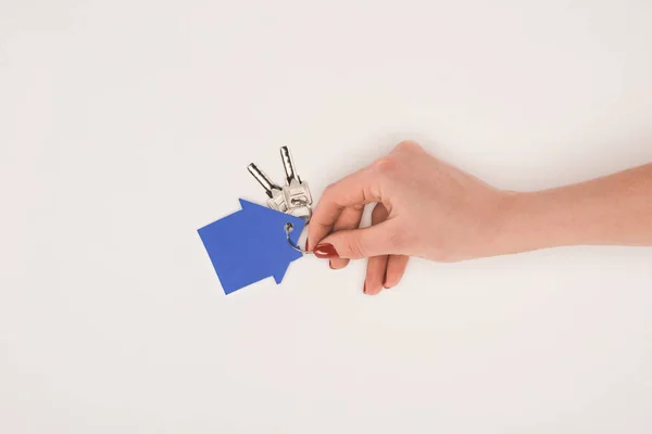Обрезанное Изображение Женской Руки Ключом Дома Изолированным Белом — стоковое фото
